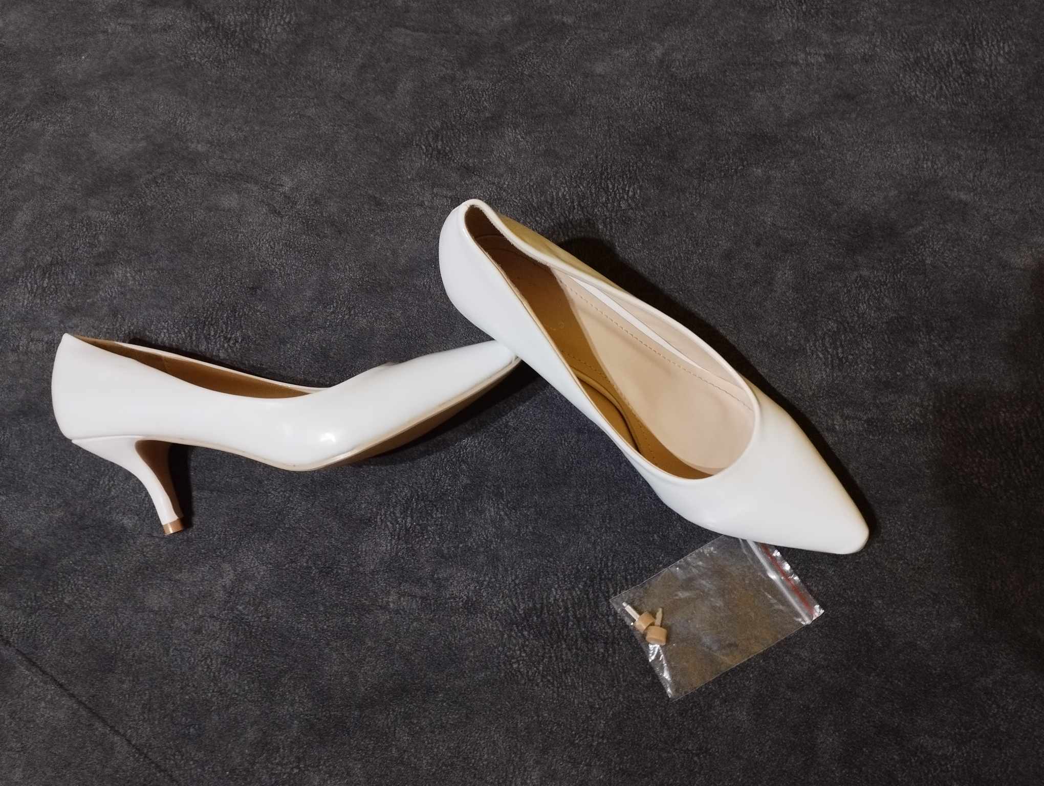 Fehér, magas sarkú női alkalmi cipő, 40-es méret