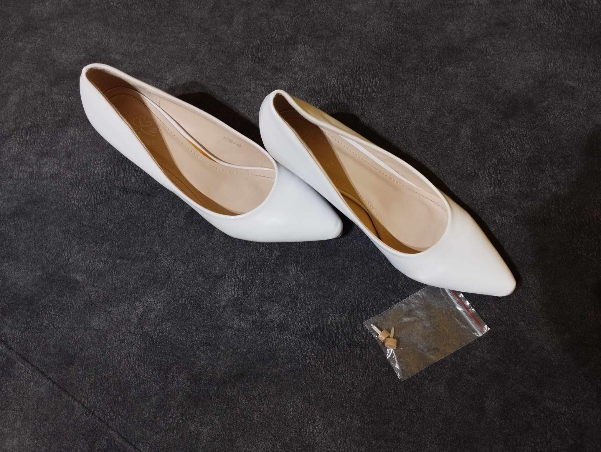 Fehér, magas sarkú női alkalmi cipő, 40-es méret